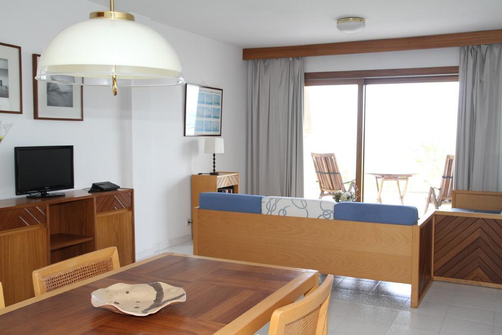 Apartamentos Marina Port de Pollenca Ruang foto