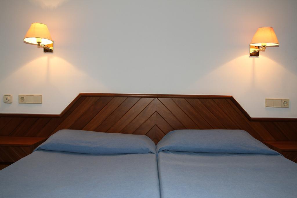 Apartamentos Marina Port de Pollenca Ruang foto